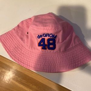 Mets Jacob De Grom pink bucket hat